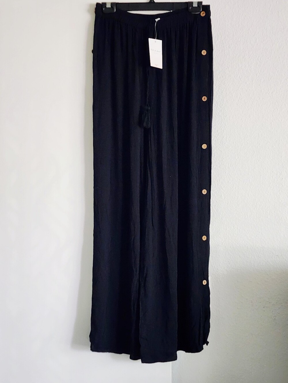 NWT - KIWI + PUNCH | Wide Leg Button-Trim Lounge Pants | Black |Medium - Picture 4 of 7